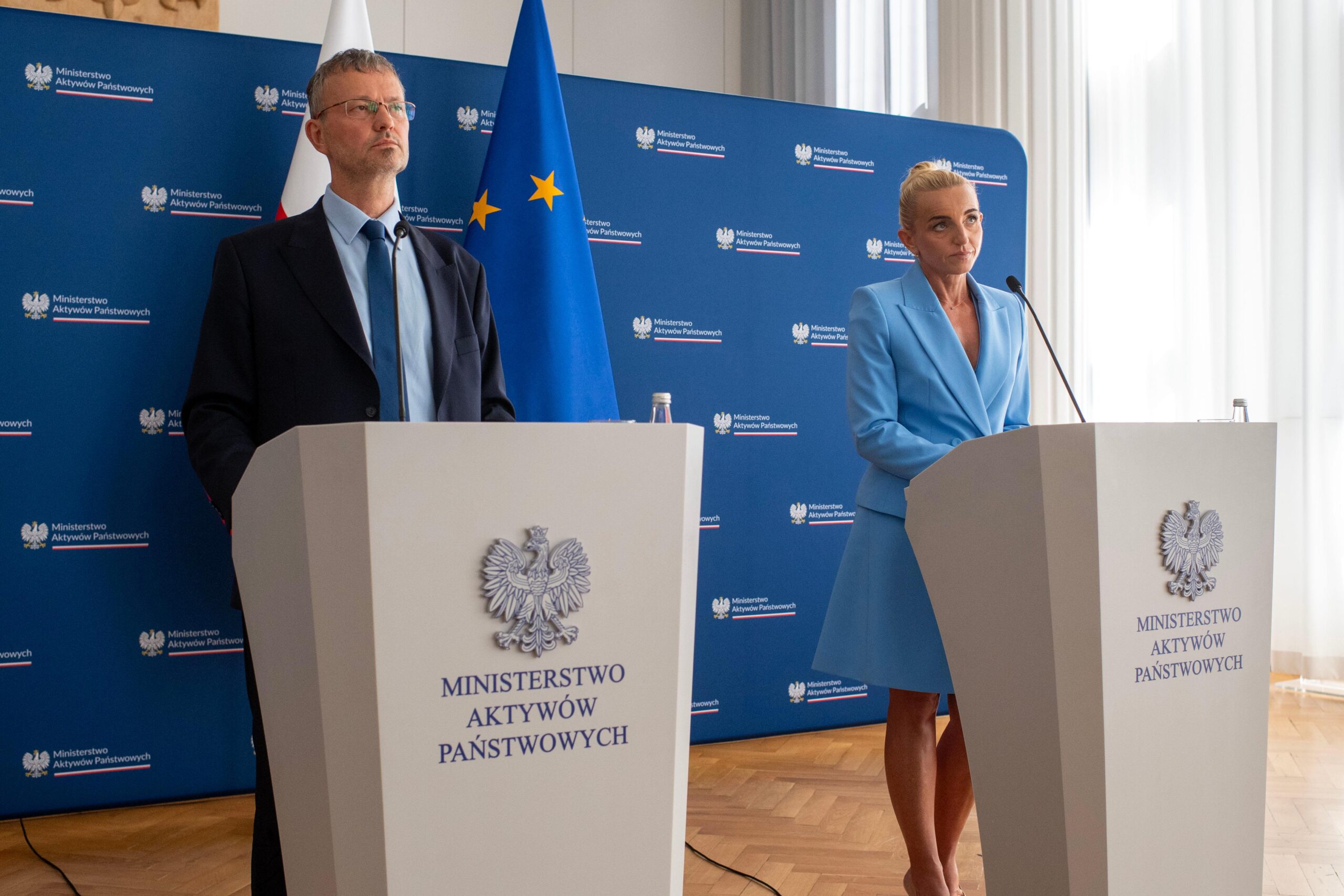 Miliardy zł na morskie farmy wiatrowe. Rusza konkurs Wiceminister J. Bartmiński oraz prof. M. Postuła, pierwsza wiceprezes Zarządu BGK w trakcie konferencji prasowej.