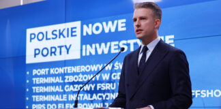 Polskie porty morskie biją rekordy. MI przedstawia plany inwestycyjne na przyszłość Wiceminister infrastruktury Arkadiusz Marchewka podczas konferencji podsumowującej wyniki polskich portów morskich, fot. MI