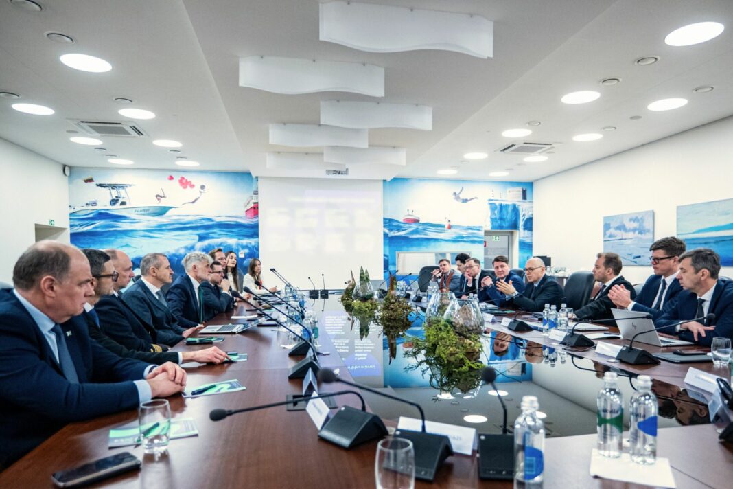 Minister transportu omawia rozwój infrastruktury w porcie w Kłajpedzie, fot. Port Kłajpeda, Litewskie Ministerstwo Transportu