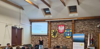 Trzeci rok grantów młodzieżowych w gminie Choczewo. Do 6000 zł na realizację lokalnych inicjatyw Spotkanie otwierające o grantach młodzieżowych, fot. Choczewo. Gmina Napędzana Wiatrem