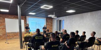 Strażacy przeszkoleni w zakresie interwencji na turbinach wiatrowych. Qair Polska zorganizował specjalistyczne szkolenie Szkolenie strażaków z zakresu postępowania podczas zdarzeń na turbinach wiatrowych, kpt. Łukasz Hajduk