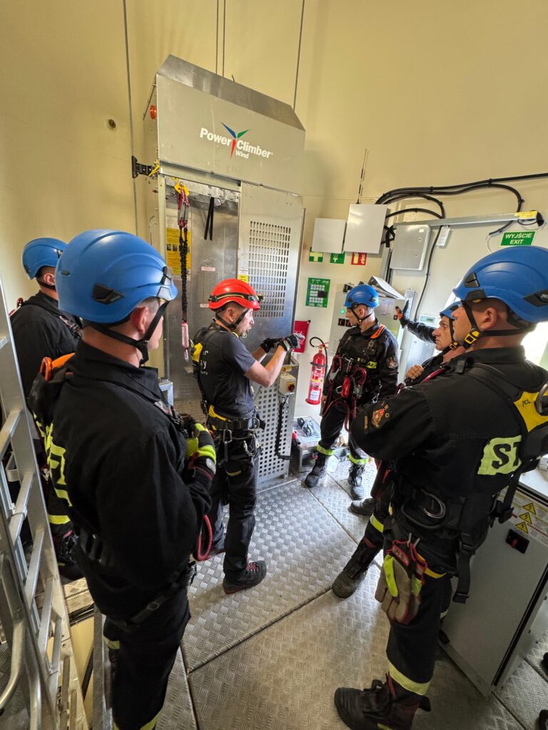Szkolenie strażaków z zakresu postępowania podczas zdarzeń na turbinach wiatrowych, kpt. Łukasz Hajduk