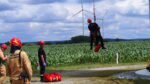Ćwiczenia zgrywające JRG Żuromin, SGRW Warszawa 7 oraz Płock 7 na obiekcie turbiny wiatrowej Polenergii w gm. Żuromin, fot. st. kpt. Tomasz Welenc – KP PSP Żuromin