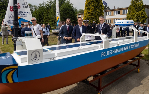 Ponad 20 mln zł z funduszy europejskich zainwestują w dalszy rozwój kształcenia uczelnie wyższe w regionie - fot. archiwum - otwarcie Centrum Eksploatacji Obiektów Pływających Politechniki Morskiej - 28 maja 2024 roku.