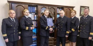Politechnika Morska w Szczecinie uruchamia Wydział Geoinżynierii i Ochrony Środowiska Kanclerz Andrzej Durajczyk, Prorektor Agnieszka Deja, nowy Dziekan WGOŚ Witold Kazimierski, Rektor PM Wojciech Ślączka, Prorektorzy Izabela Bodus-Olkowska i Artur Bejger po wręczeniu nominacji