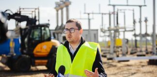 Minister Energii odwiedził budowę farmy wiatrowej Miejska Górka. Projekt wart miliardy dla polskiej gospodarki Minister Energii na budowie farmy wiatrowej Miejska Górka, fot. ME