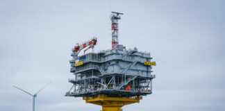 Baltic Power instaluje kluczowe komponenty. Morskie stacje elektroenergetyczne już na Bałtyku