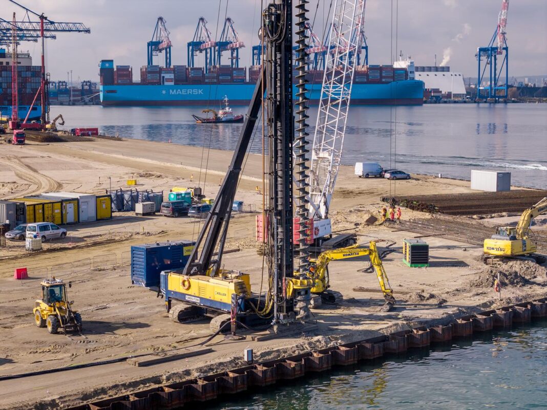 Budowa terminala T5, fot. NDI Budowa terminala T5, fot. NDI