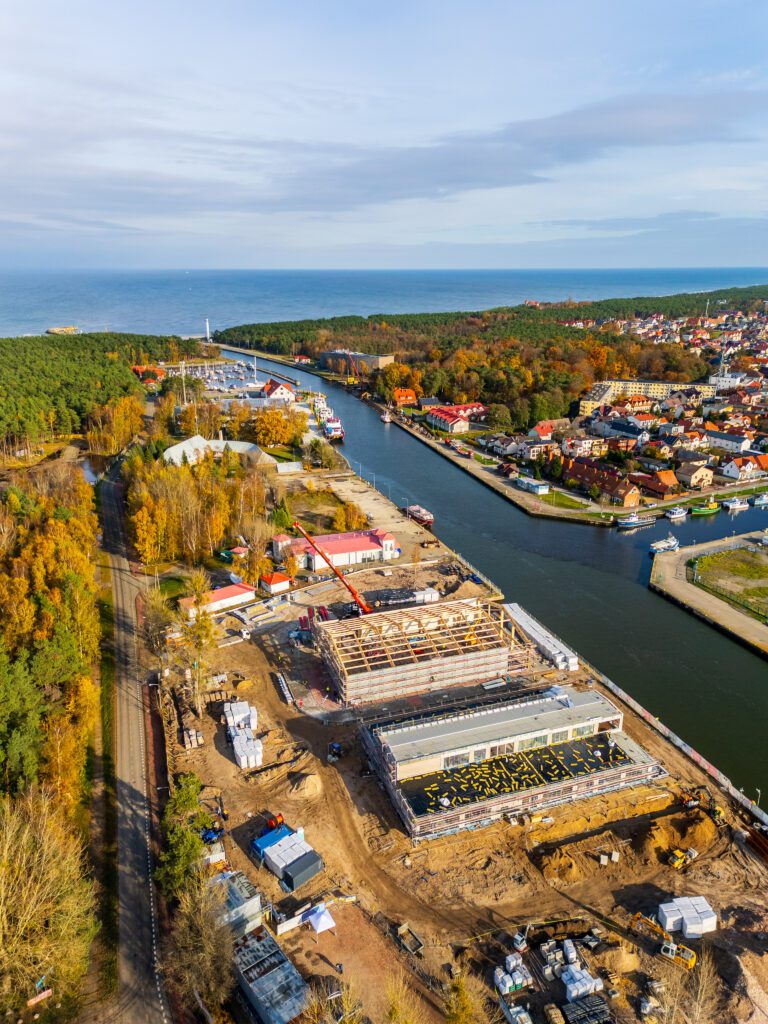 Symboliczny moment w Łebie – zawieszenie wiechy na bazie operacyjno-serwisowej Equinor